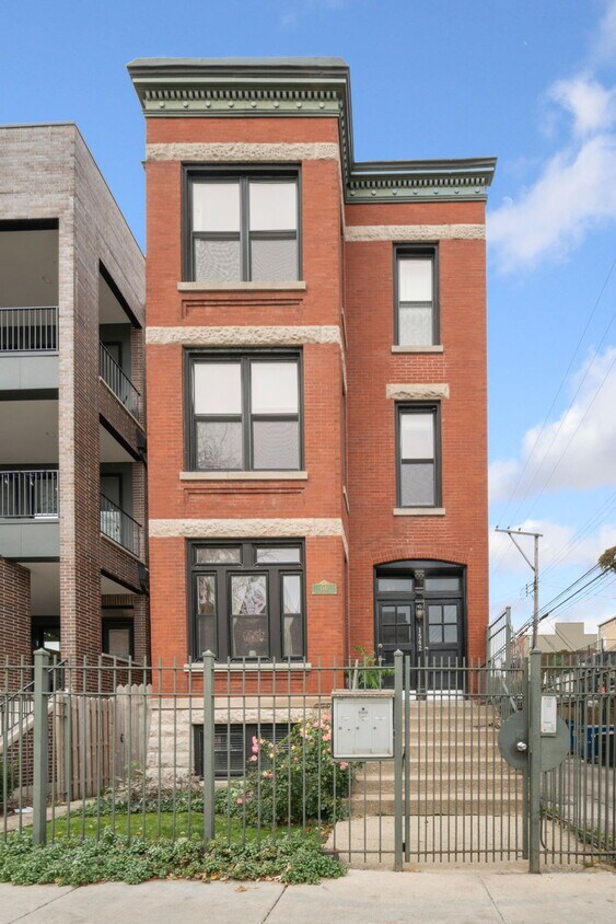 Primary Photo - 1542 N Campbell Ave