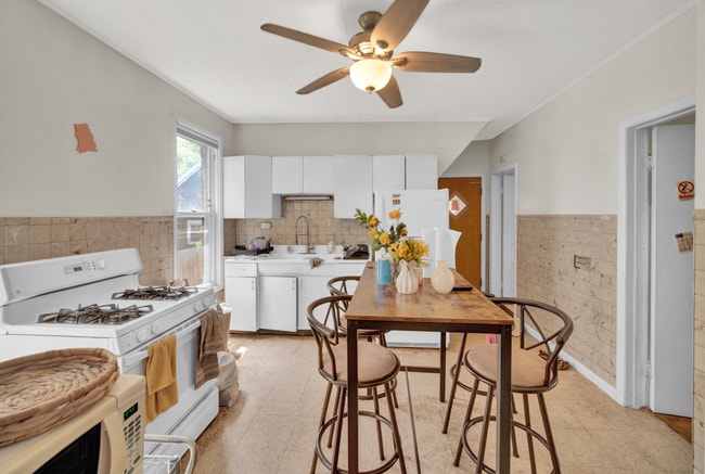 Building Photo - 2018 Pratt Ct