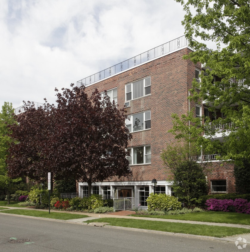 21 Chapel Pl, Great Neck, NY 11021 Apartments in Great Neck, NY