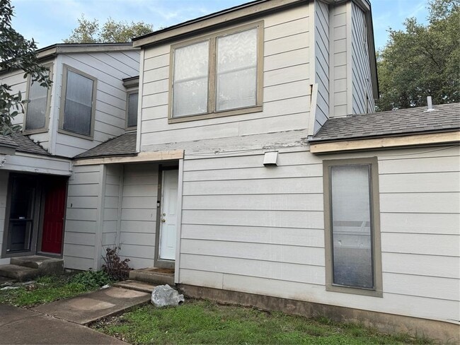 Building Photo - 1400 Matthews Ln