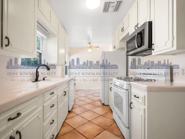 Foto del edificio - 6129 Pembroke Dr