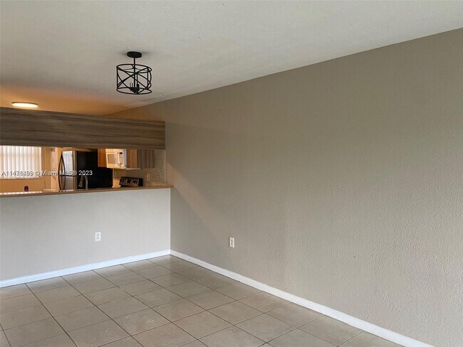 Building Photo - 9833 Nob Hill Ct