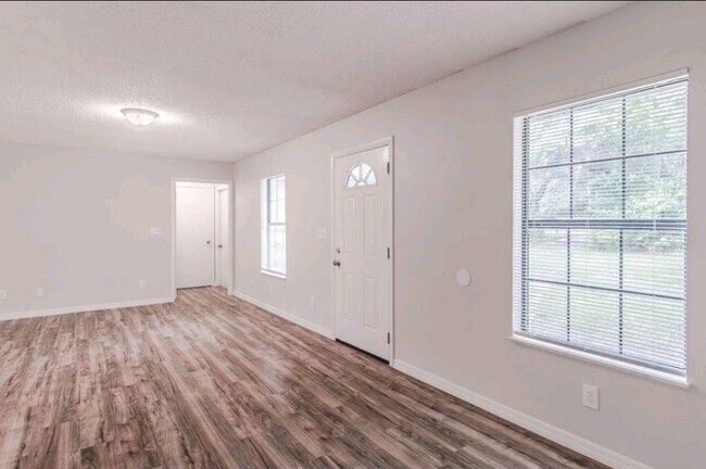 Foto del edificio - 125 Bonita Rd