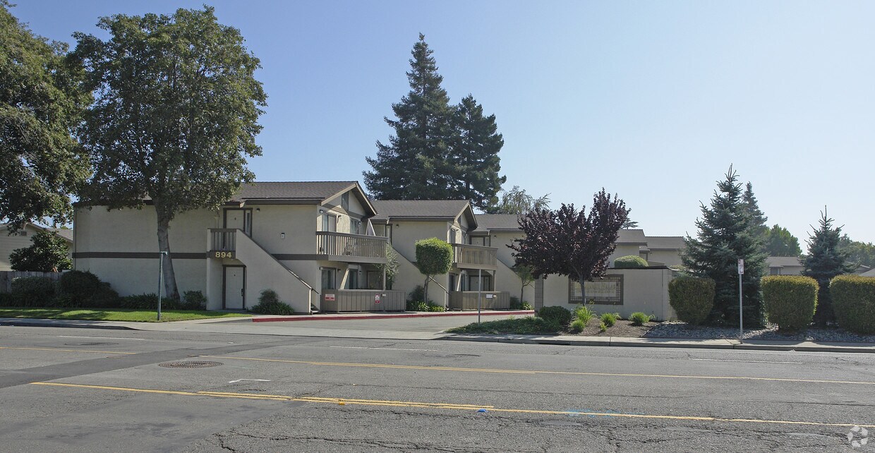 Building Photo - 894 Lewelling Blvd