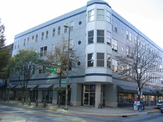 Building Photo - 113 W Wayne St