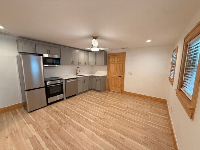 Photo - 121 18th Ave N (Saint Petersburg, FL) Apartment
