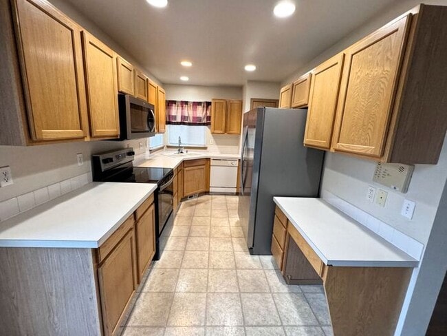 Foto del edificio - Nice 4 bedroom, 2.5 bath two story home in English Ridge, Puyallup!!