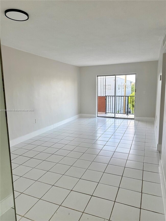 Foto del edificio - 677 SW 9th Ave