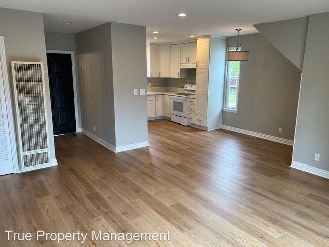 Building Photo - 2 br, 1.5 bath House - 692 Darrell Street