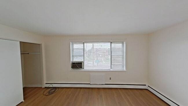 Building Photo - 1198 1/2 E UPSAL ST #C
