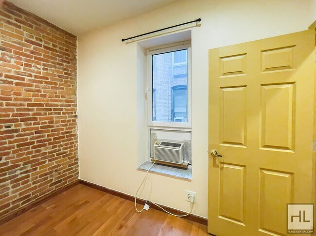 Foto del edificio - HURON STREET / Greenpoint Brooklyn / Spaci...