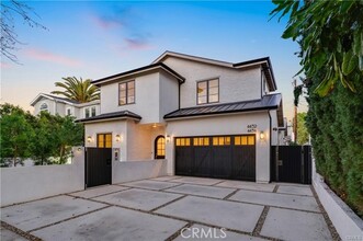 Building Photo - 4634 Vesper Ave