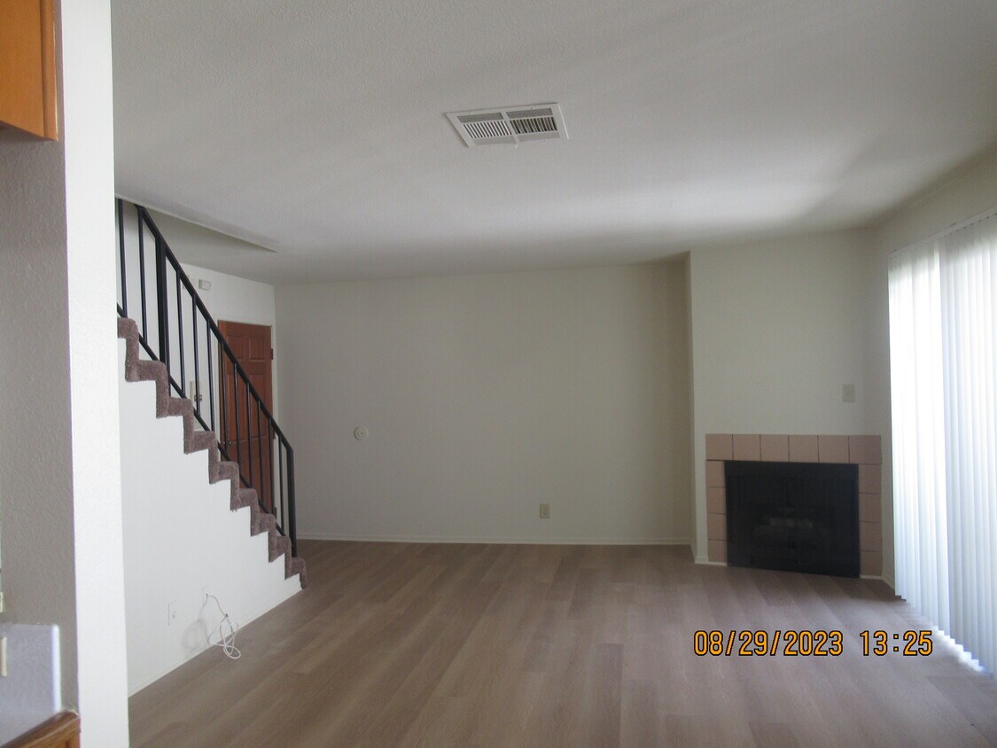 Foto principal - 12736 Caswell Ave