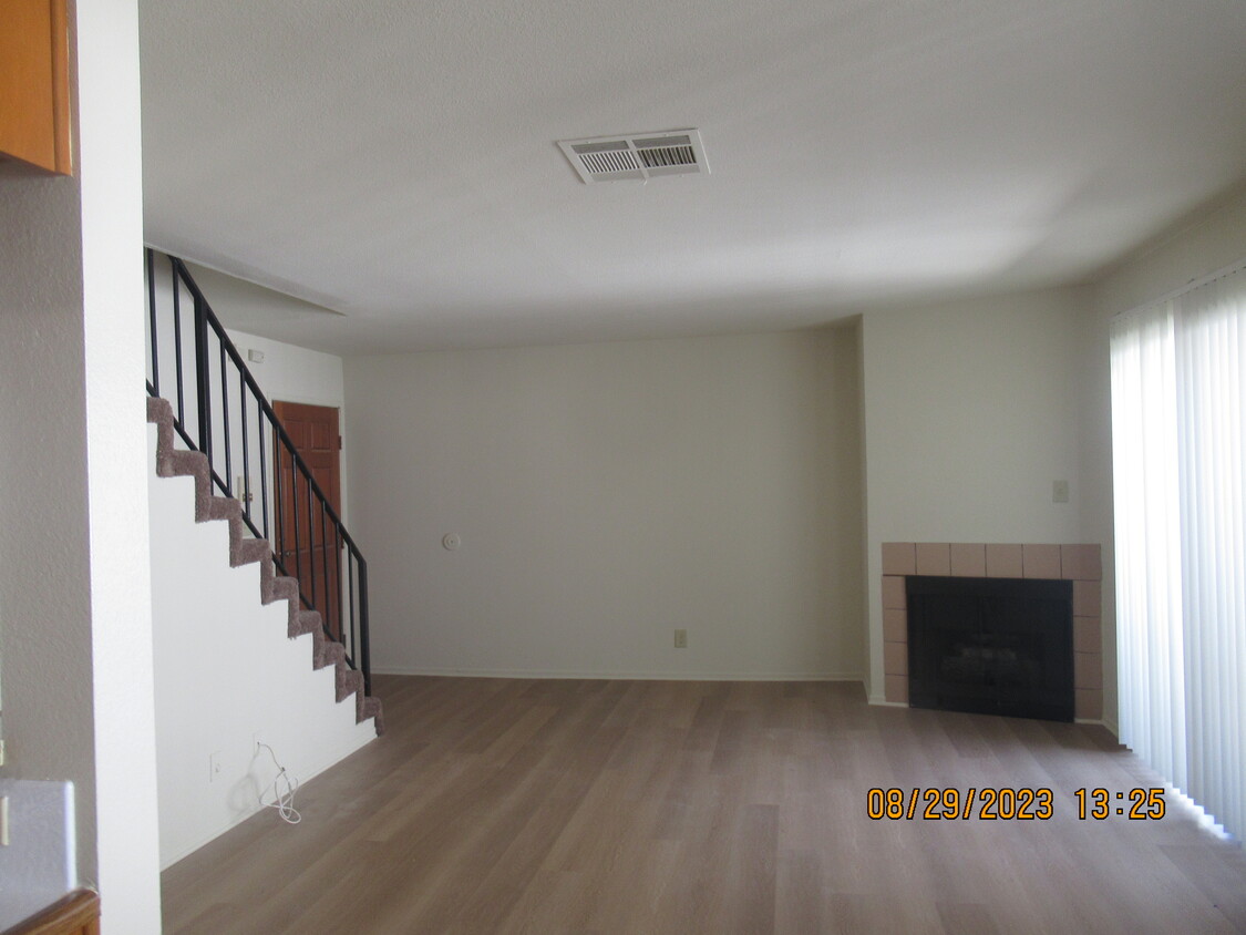 Primary Photo - 12736 Caswell Ave