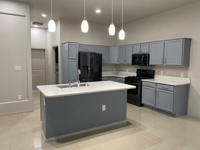 Building Photo - Modern 3 Br., 2.5 Ba., in NE Albuquerque