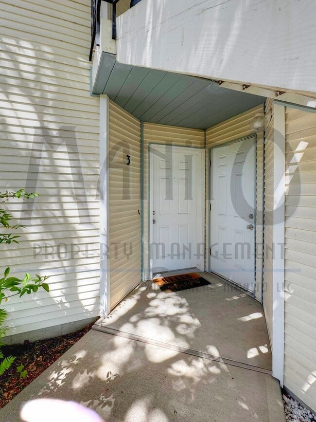 Building Photo - Ideally Located South Hill Unit
