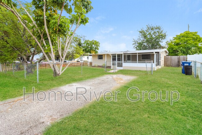 Foto del edificio - 9665 Crestview St
