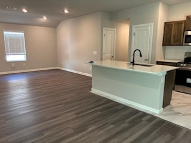 Building Photo - Beautiful New Home! 1st Month Free!