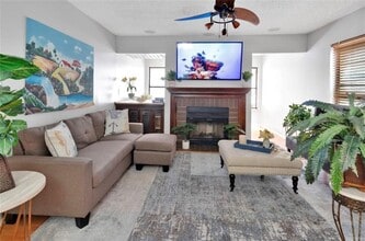 Building Photo - 2411 Huntingdon, 2411