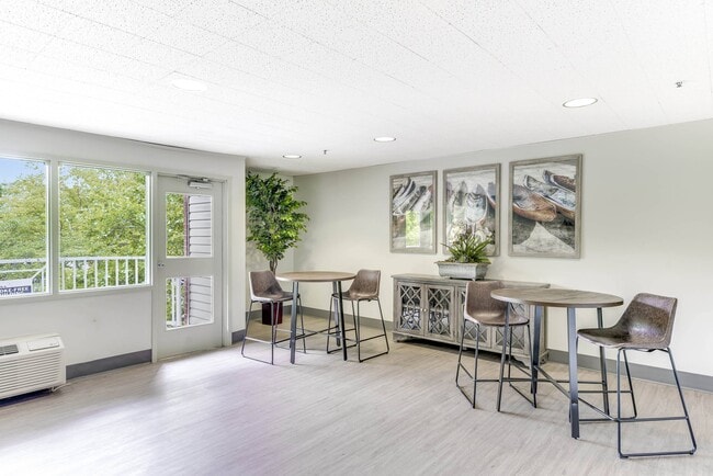 Foto del edificio - Vistas at Lake Largo 55+ Senior Community