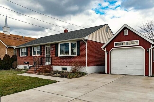 Building Photo - Charming 3BR House in Newark