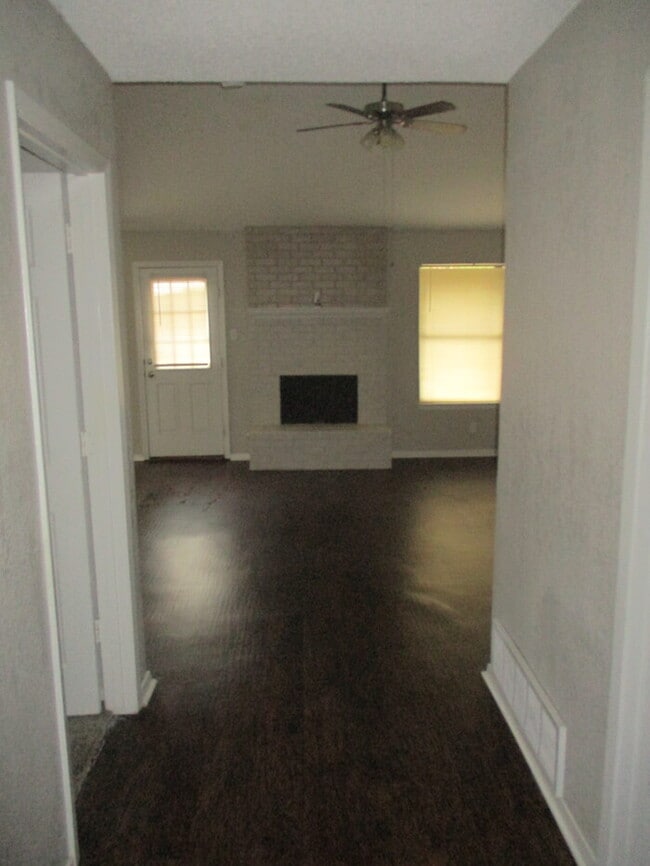 Building Photo - 208 Cambridge Dr