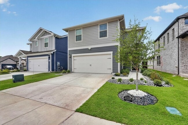 Building Photo - 3916 White Rock Dr