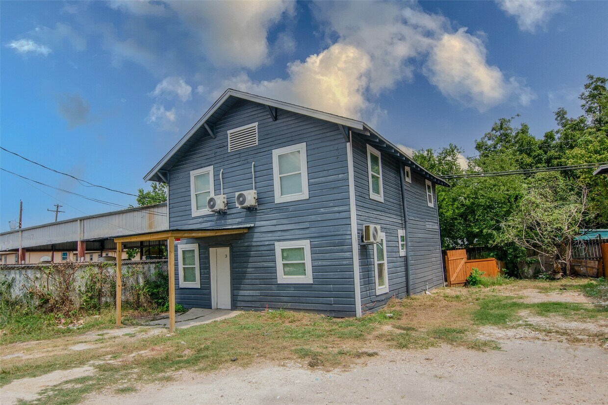 Primary Photo - 3307 Broadway St