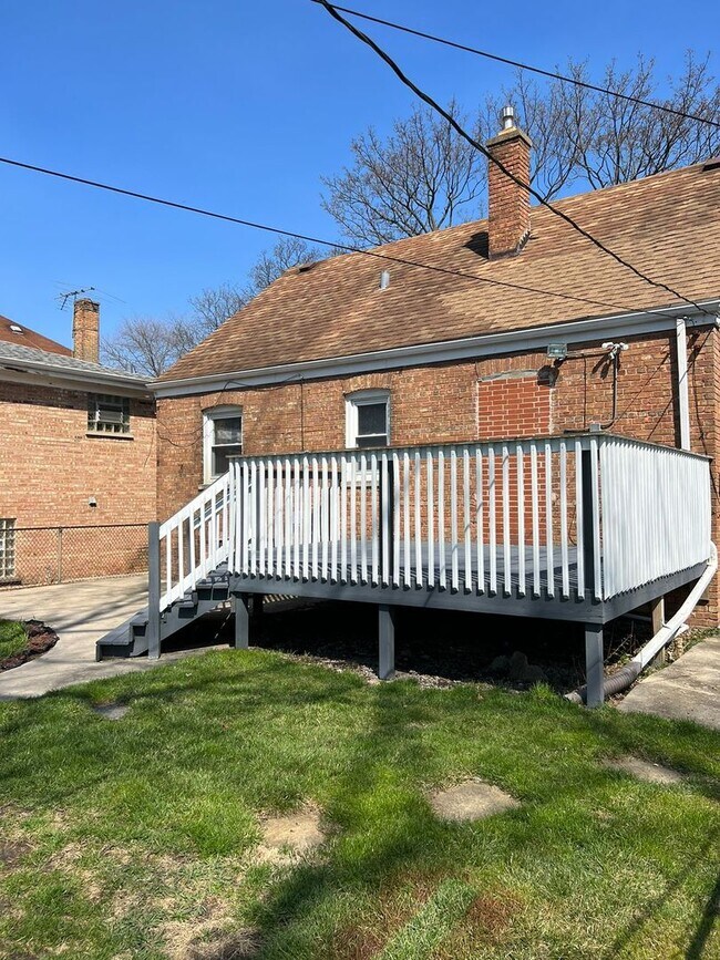 Building Photo - 14208 S State St