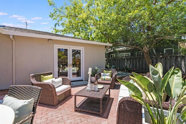 Foto del edificio - 831 Bruce Dr