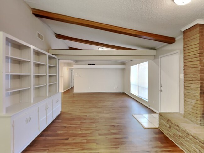 Photo - No Application Fees* $500 off 1st month rent* House