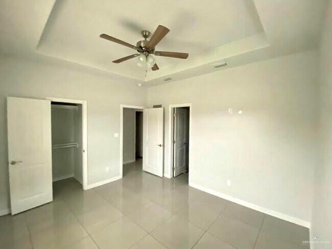 Building Photo - 10 Bahamas Dr