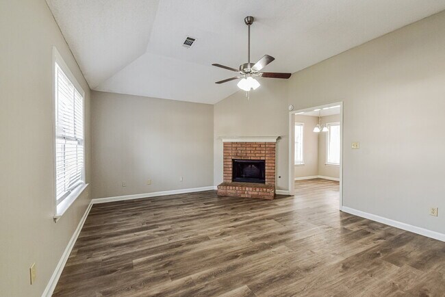 Foto del edificio - 1124 Dove Hollow Cir E