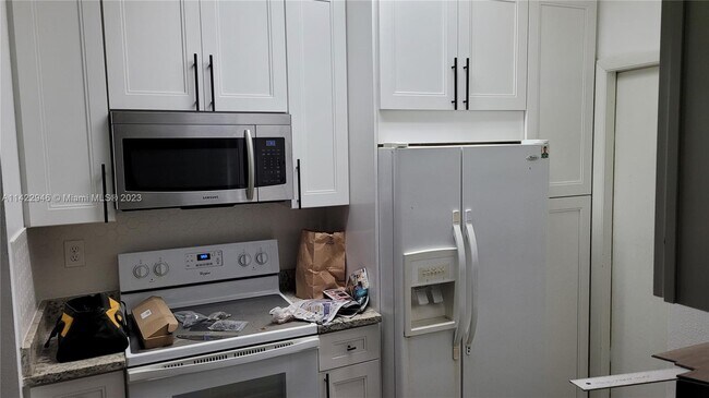 Foto del edificio - 9570 SW 3rd Ct.