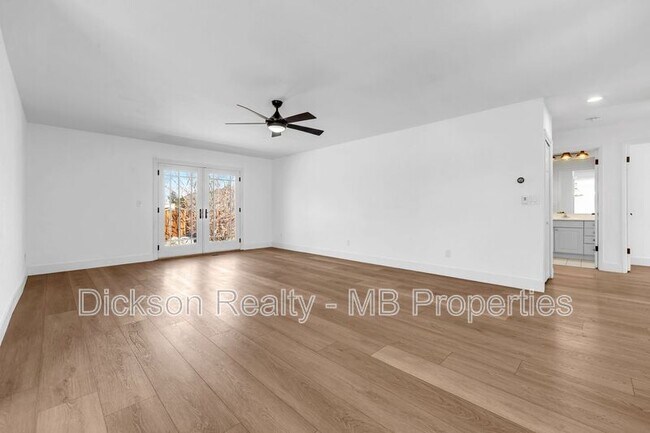 Foto del edificio - 7245 Pembroke Dr