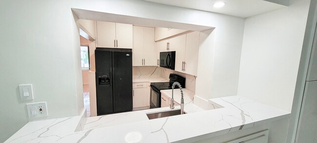 Foto del edificio - 925 NE 122nd St