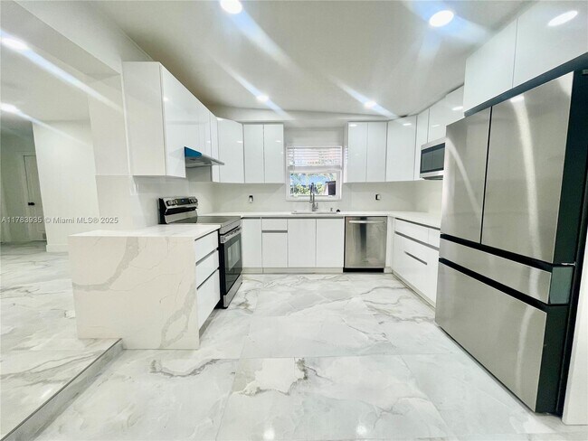Foto del edificio - 1649 NE 8th Ave