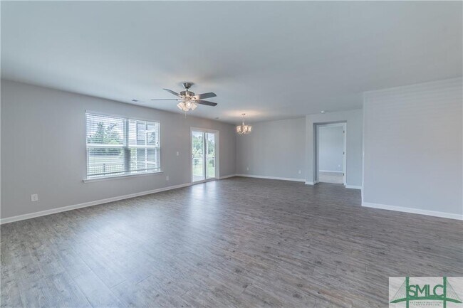 Building Photo - 595 Hogan Dr