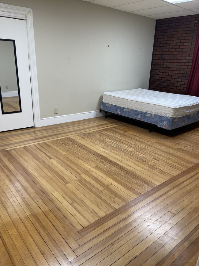 Building Photo - 21 Allen Avenue