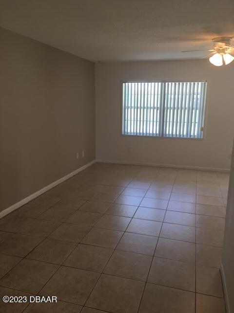 Foto del edificio - 2823 Queen Palm Dr