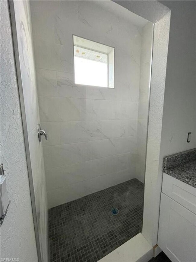 Foto del edificio - 275 SW 4th ST @220