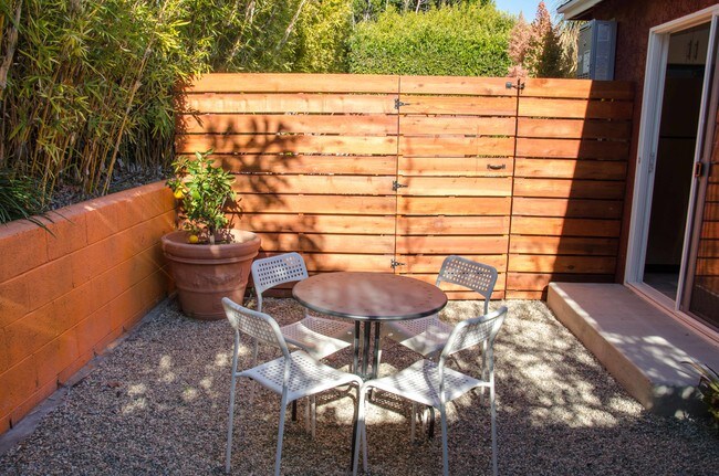 Espacio exterior privado - 1743 S Orange Grove Ave