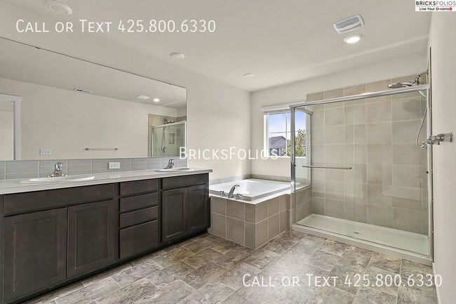 Foto del edificio - 18722 106th Ave Ct E
