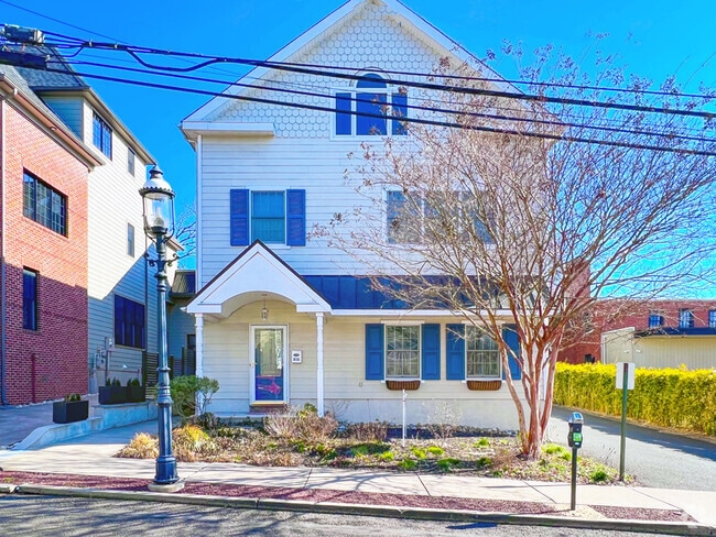 Building Photo - 83 S Hamilton St