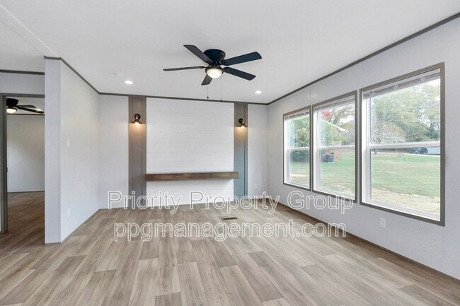 Building Photo - 112 Maudie Ln