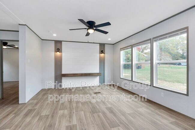 Foto del edificio - 112 Maudie Ln