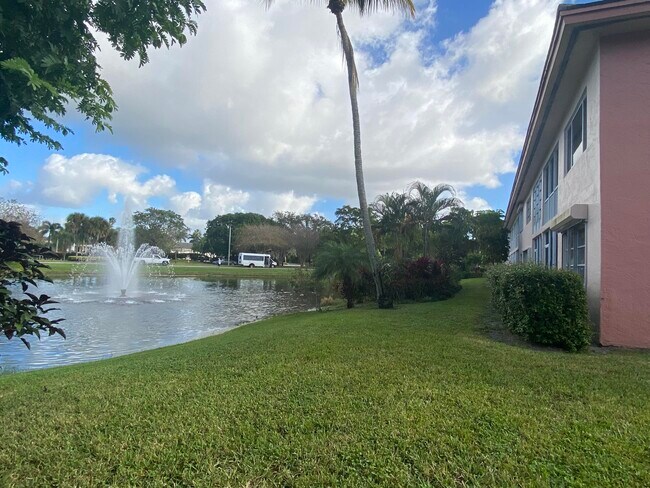 Building Photo - 1101 Bahama Bend