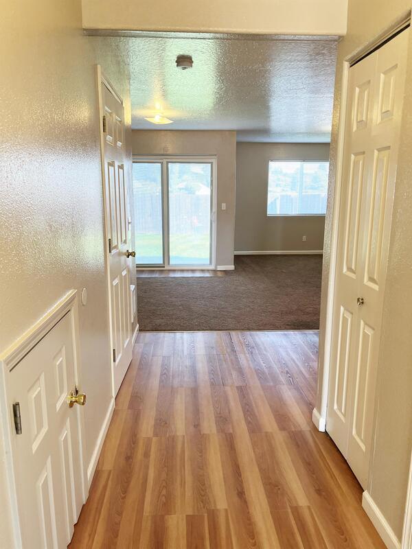 Foto del edificio - 782 N Cloverleaf Loop