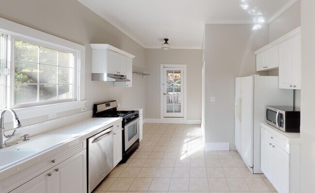 Building Photo - 4745 NE 15th Ave