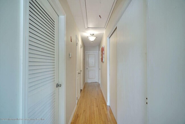 Building Photo - 571 Constable Pl